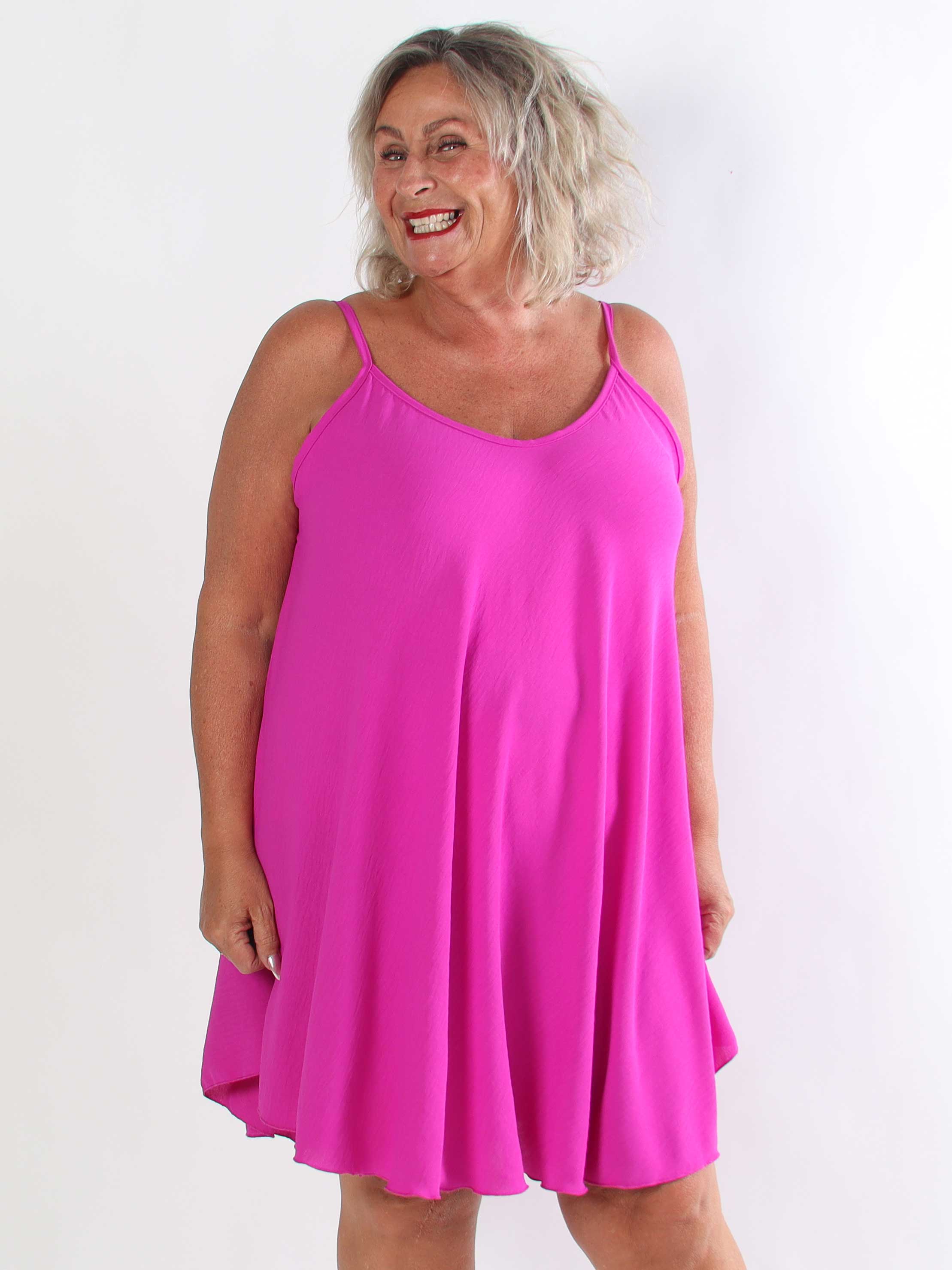 Marceline Short - Kort plus size stropkjole i viskose med A-facon